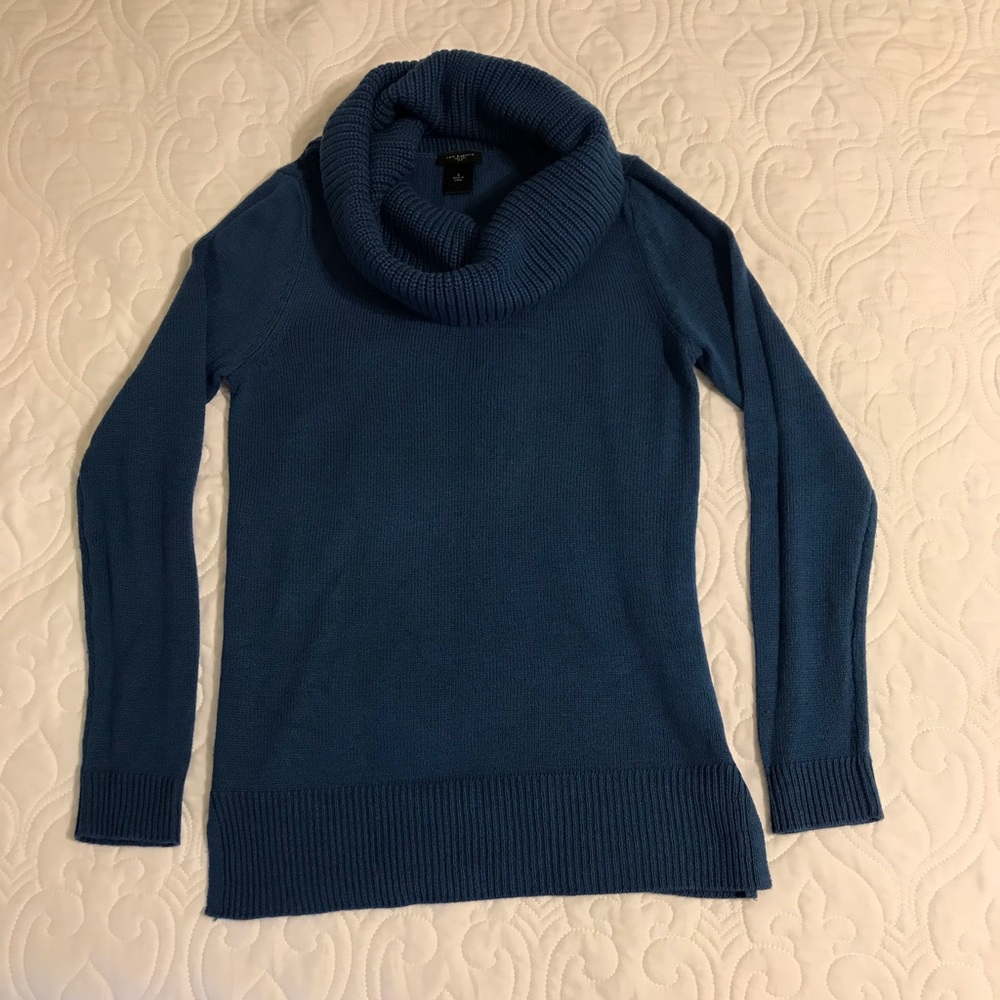 Ann Taylor Women’s Soft Cowl Neck Sweater. Size Small.  Blue.  EUC